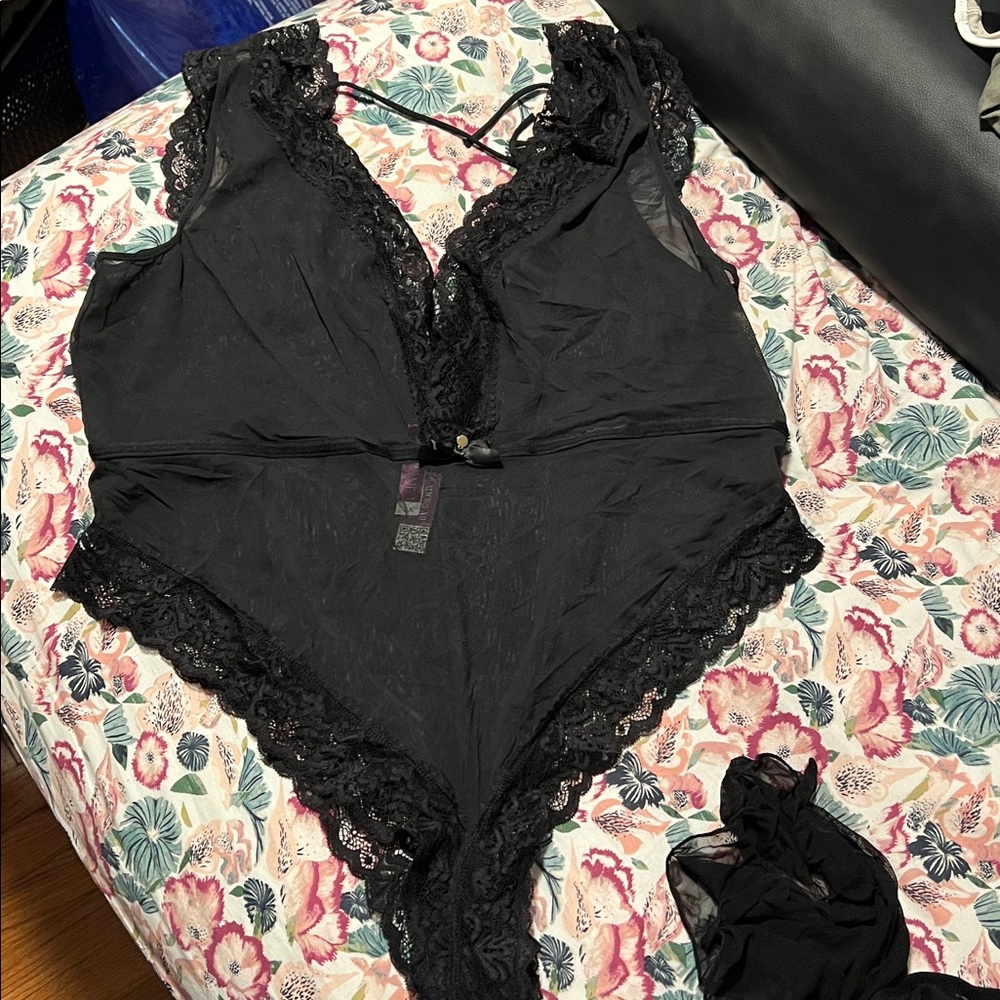 Adore Me Bundle. - Picture 2 of 3